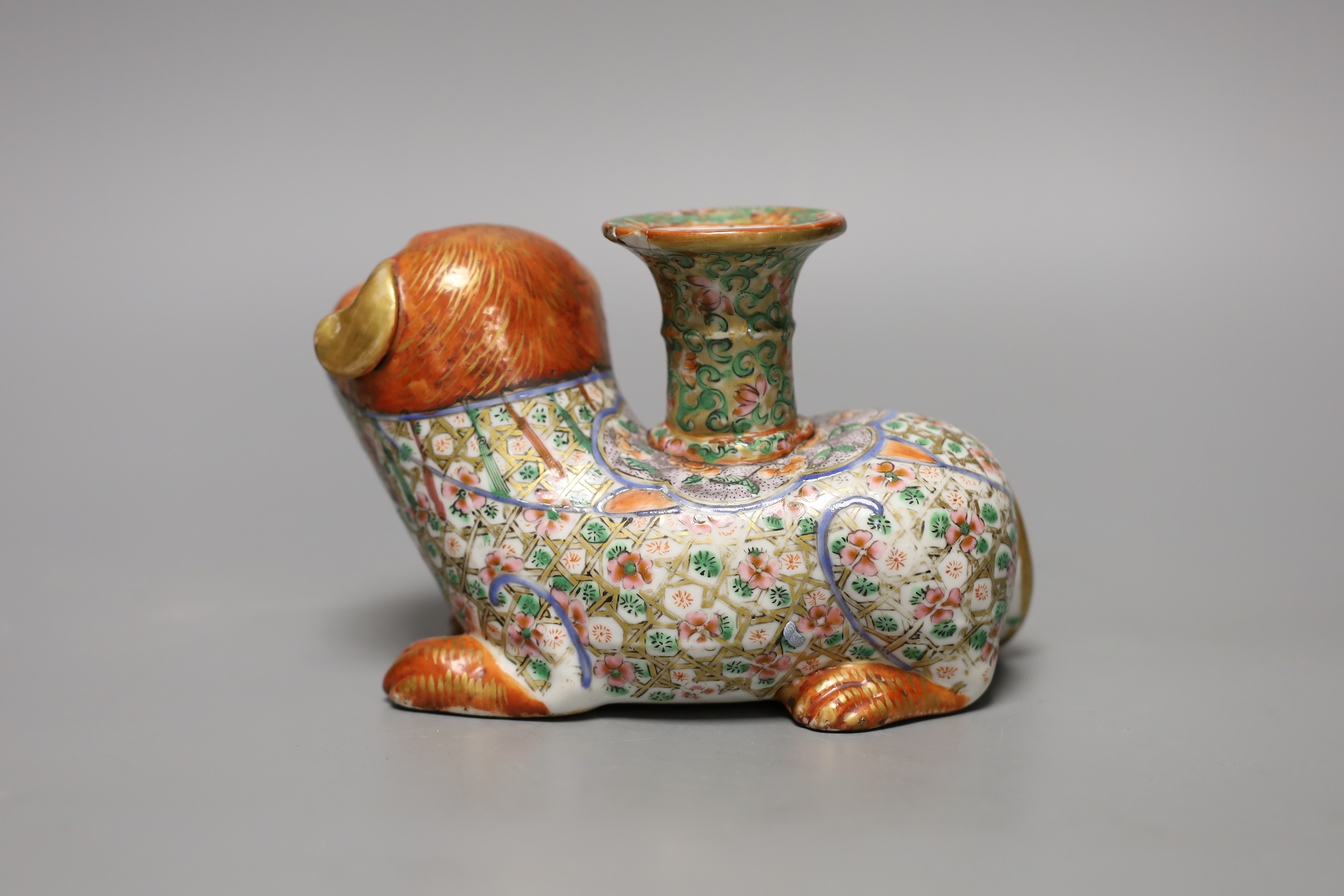 An early 19th century famille rose incense holder, approx 15cms wide.